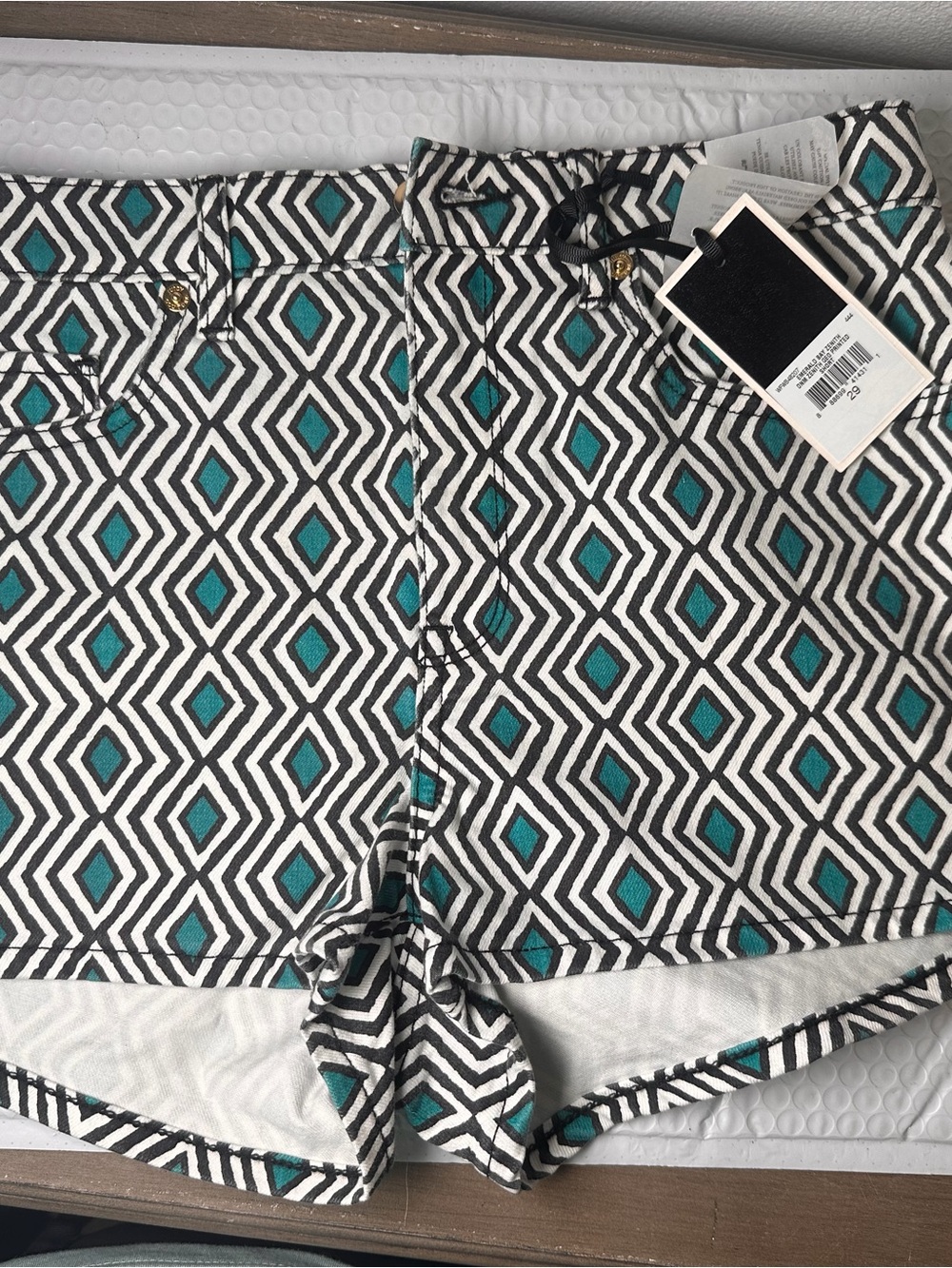 Juicy Couture Black Label Geo Print Denim Shorts Women’s Size 29 NWT Emerald Bay